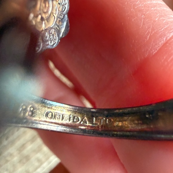 Vintage WM.A Rogers Oneida Ltd Ring Size  6 - Picture 4 of 4